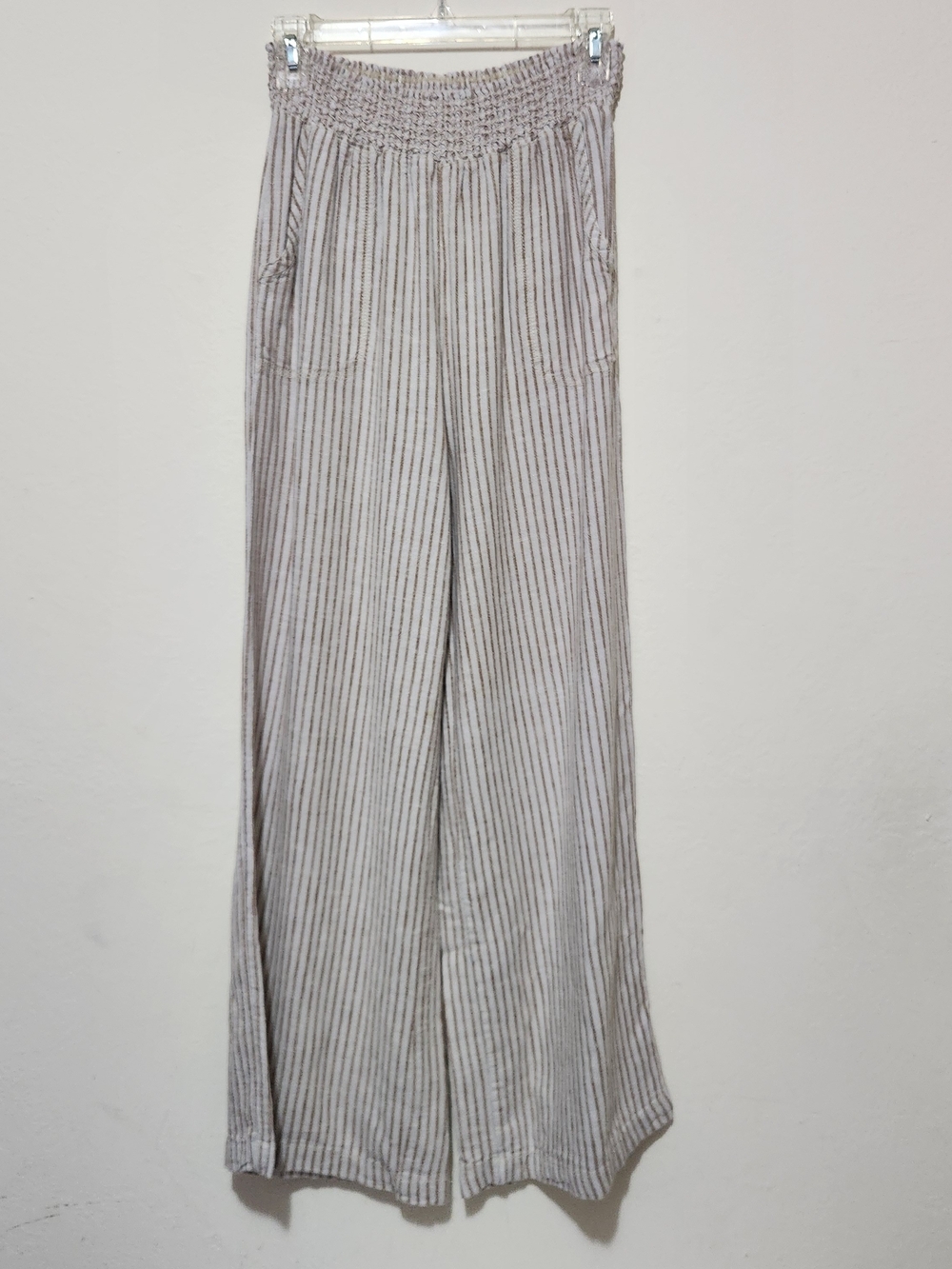 Effortless, laid-back, coastal chic, coastal grandmother flowy wide leg era pant